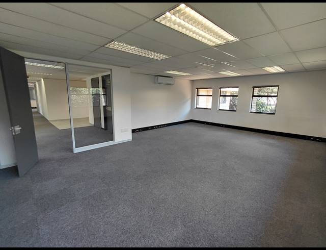 5,745M² OFFICE FOR SALE IN BRYANSTON